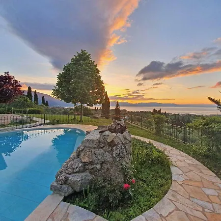 Luxury Wooden With Pool, The Nest Káto Korakiána