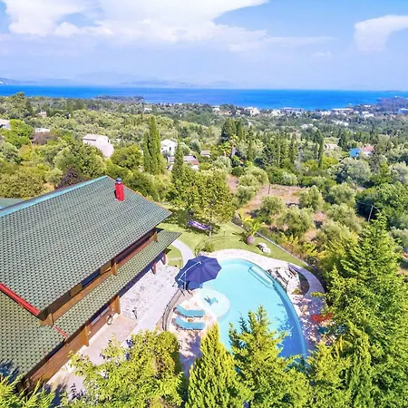 Luxury Wooden With Pool, The Nest Villa Káto Korakiána