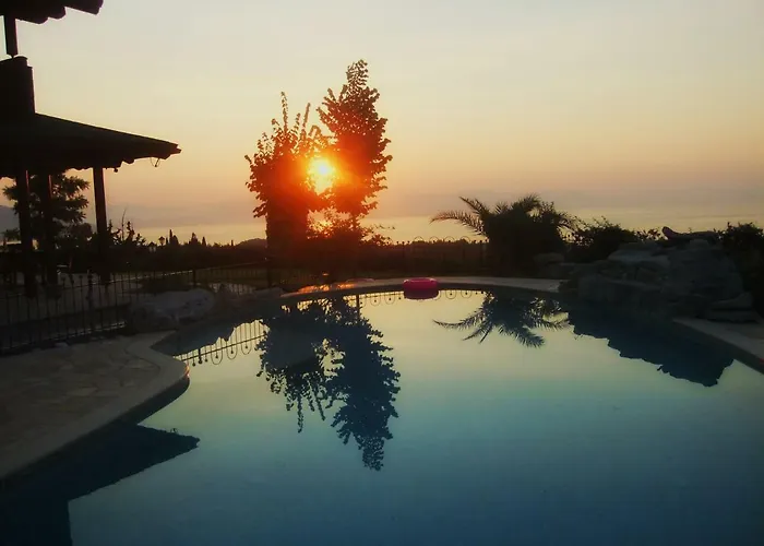 Luxury Wooden With Pool, The Nest *